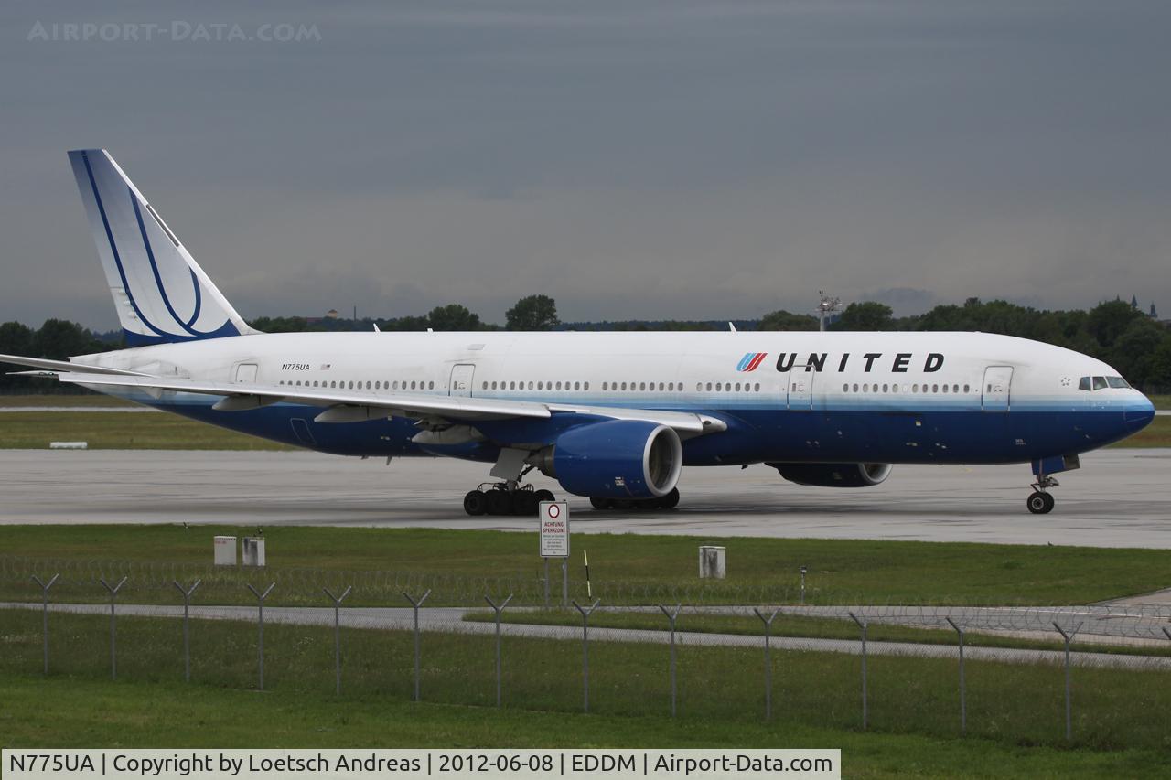 N775UA, 1995 Boeing 777-222 C/N 26947, United