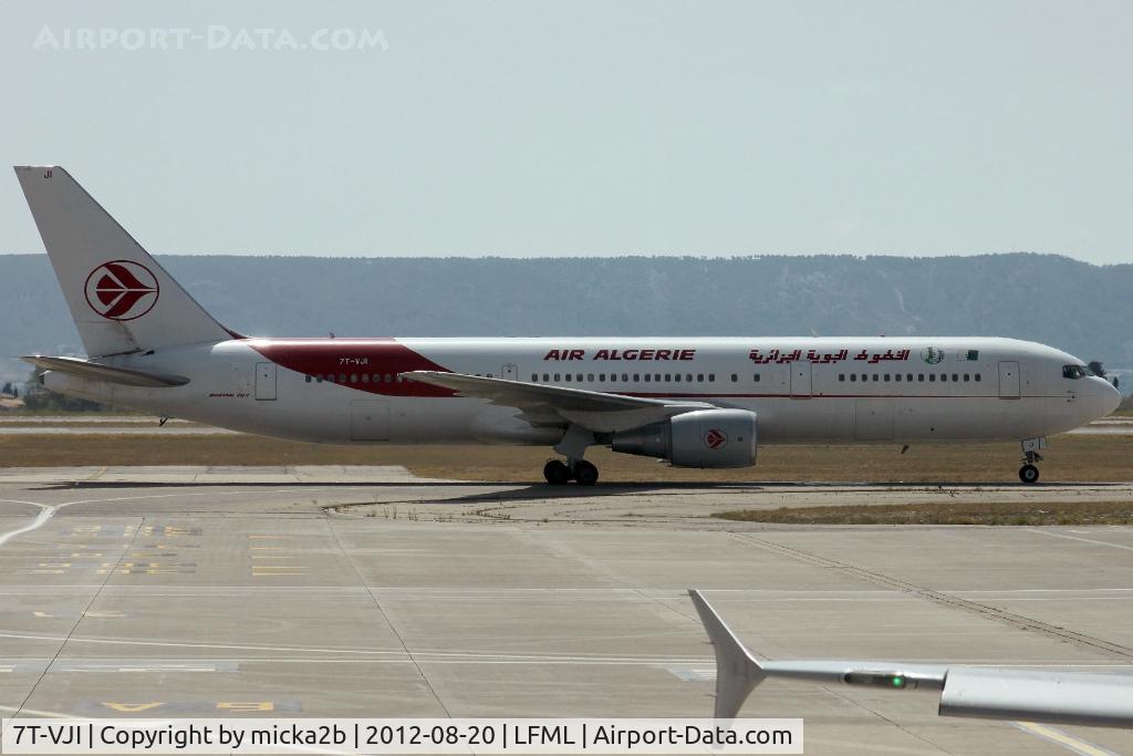 7T-VJI, 1990 Boeing 767-3D6 C/N 24768, Taxiing. Scrapped in january 2019.