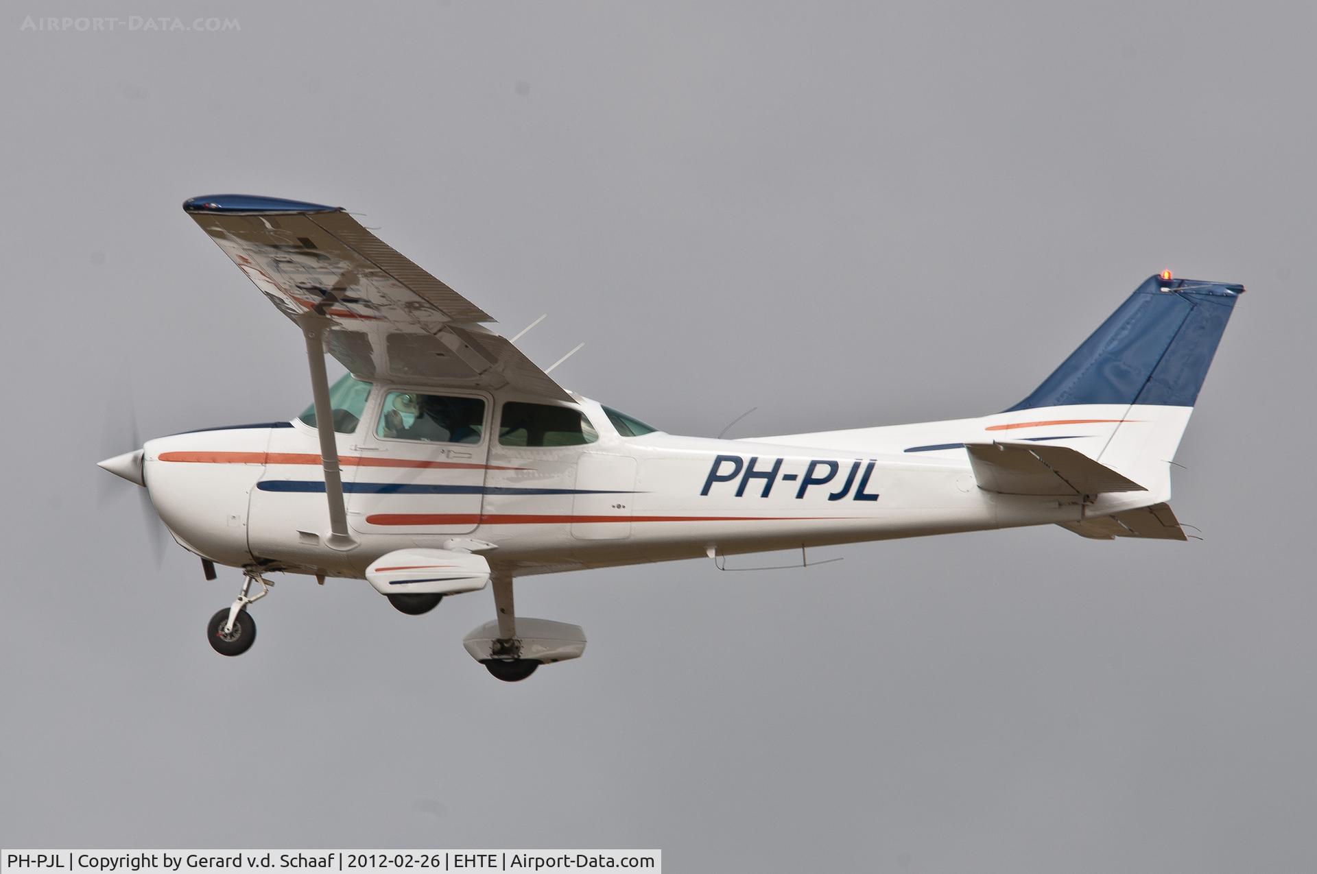PH-PJL, Cessna 172P C/N 17275586, Taking of from Teuge