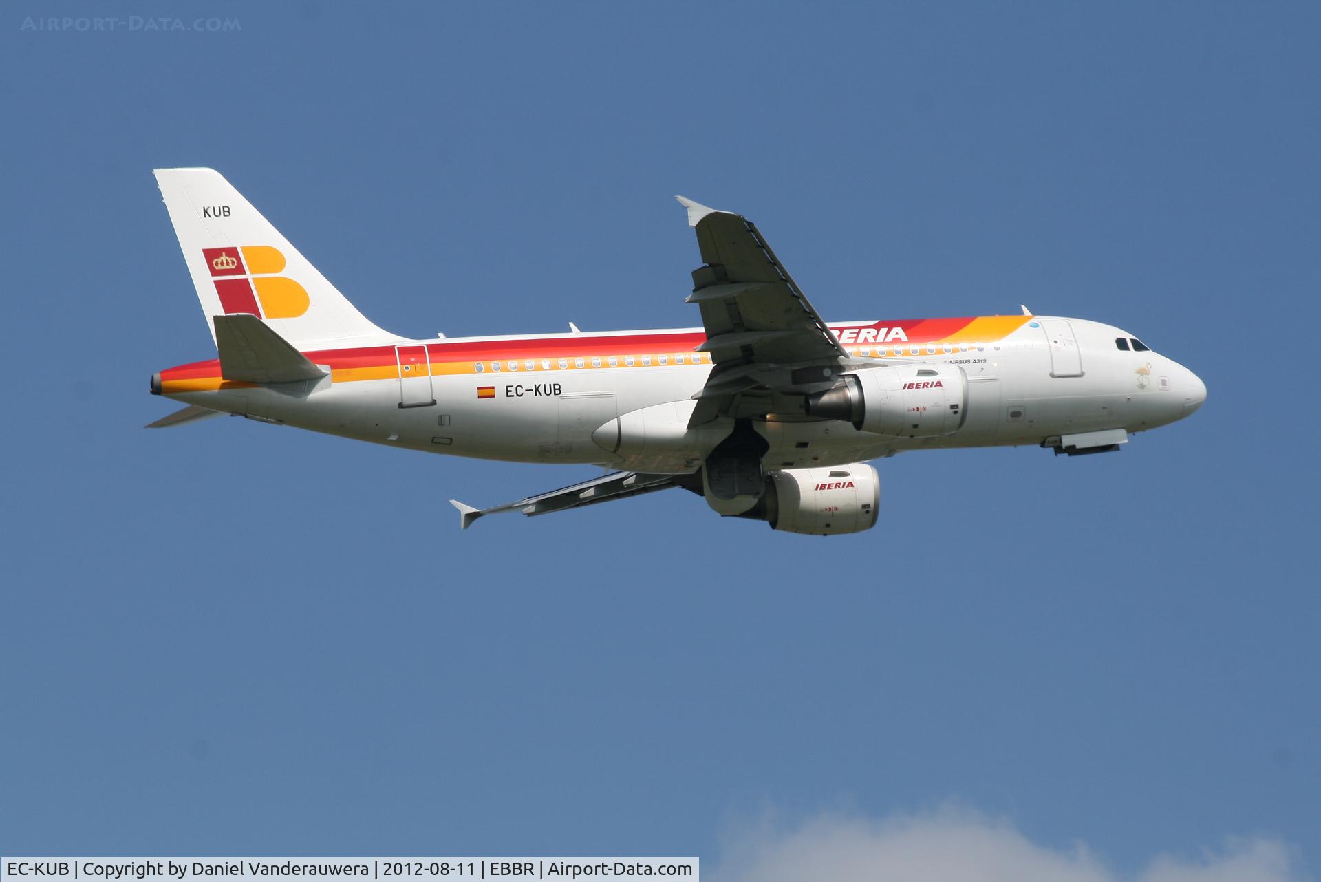 EC-KUB, 2008 Airbus A319-111 C/N 3651, Flight IB3203 is climbing from RWY 07R