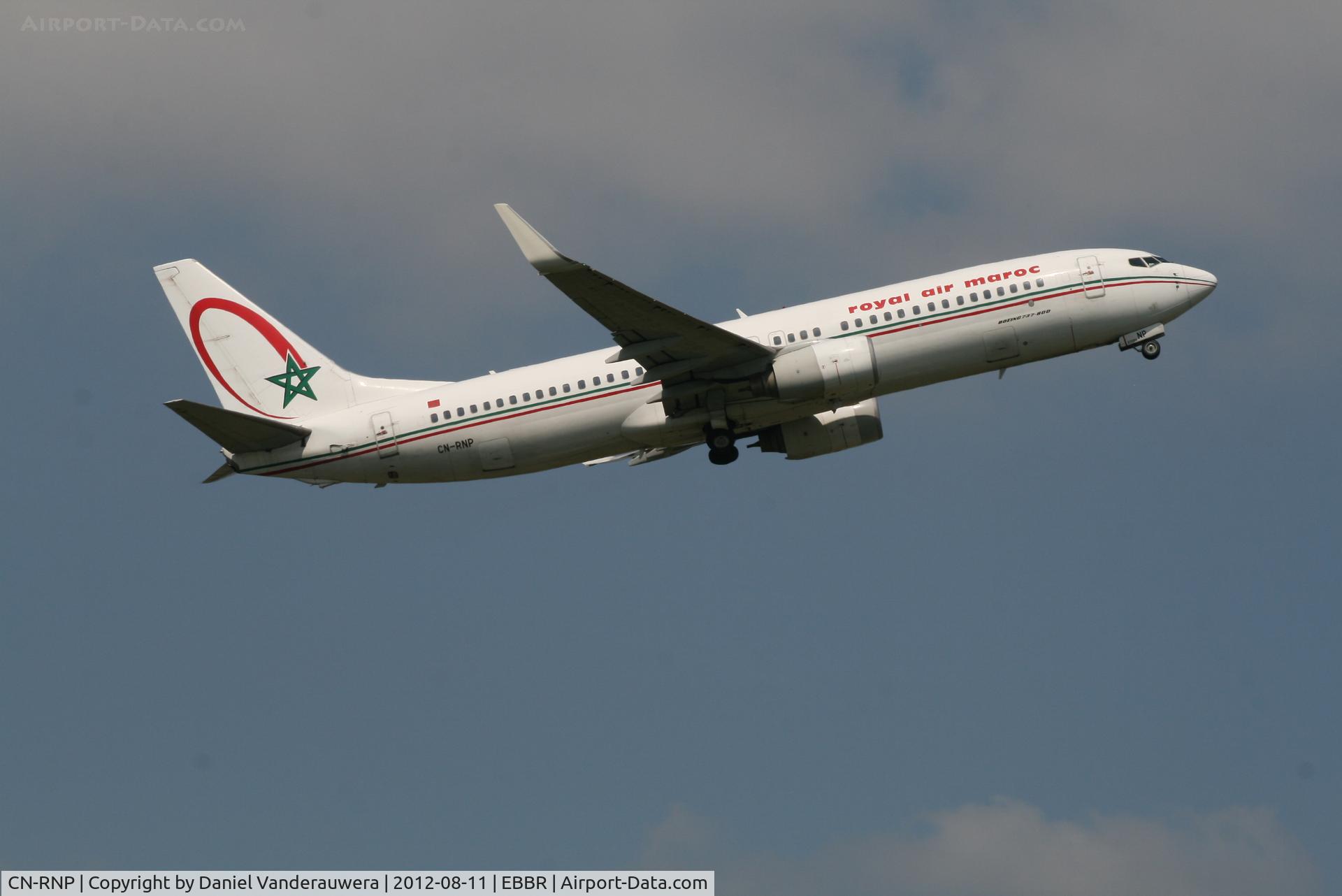 CN-RNP, 2000 Boeing 737-8B6 C/N 28983, Flight AT679 is climbing from RWY 07R