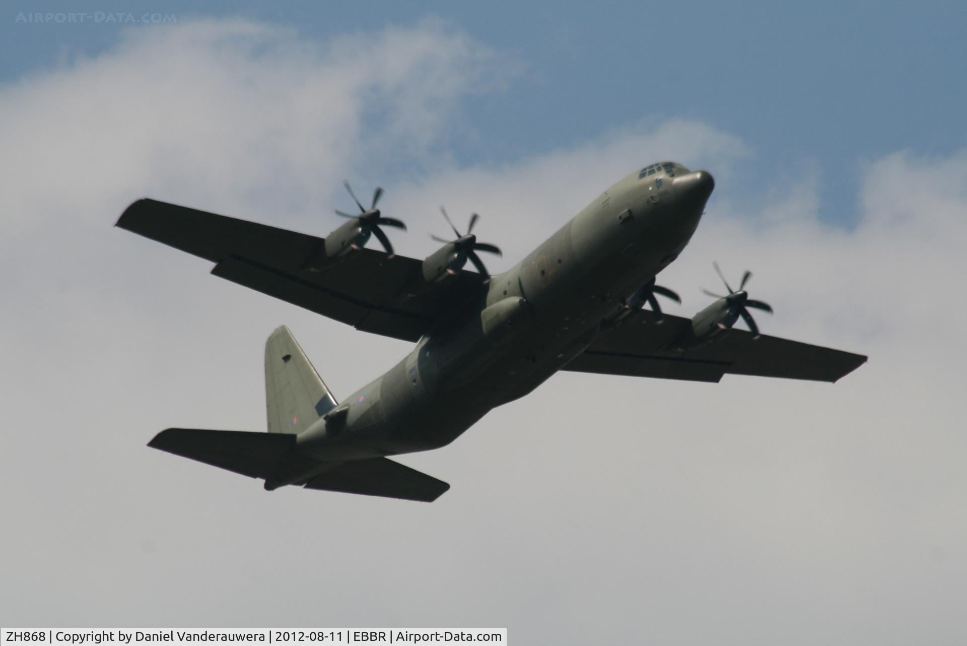 ZH868, 1997 Lockheed Martin C-130J-30 Hercules C.4 C/N 382-5443, Climbing from RWY 07R