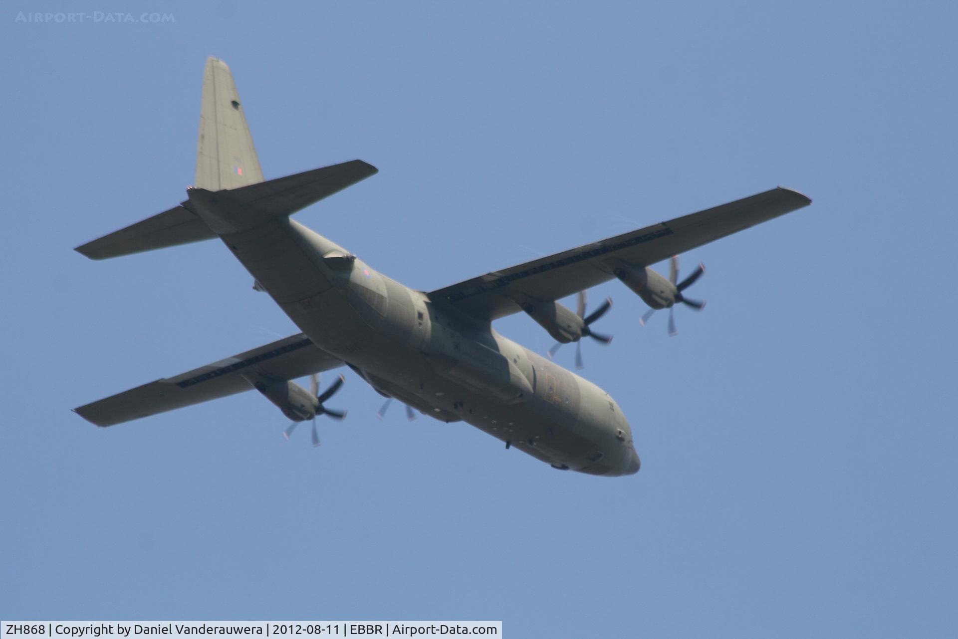 ZH868, 1997 Lockheed Martin C-130J-30 Hercules C.4 C/N 382-5443, Climbing from RWY 07R