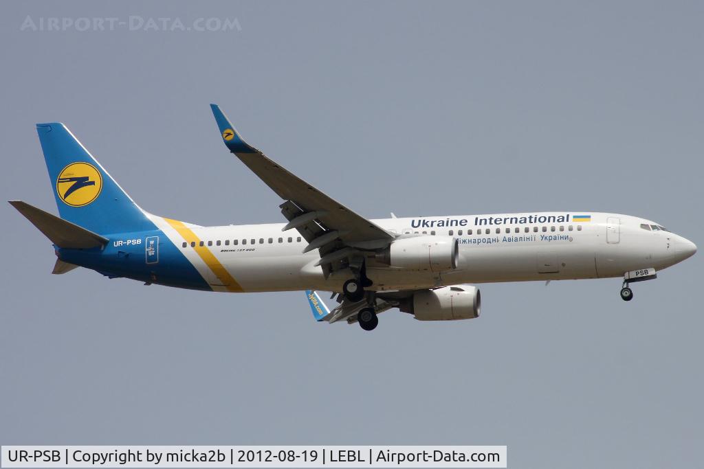 UR-PSB, 2009 Boeing 737-8HX C/N 29654, Landing