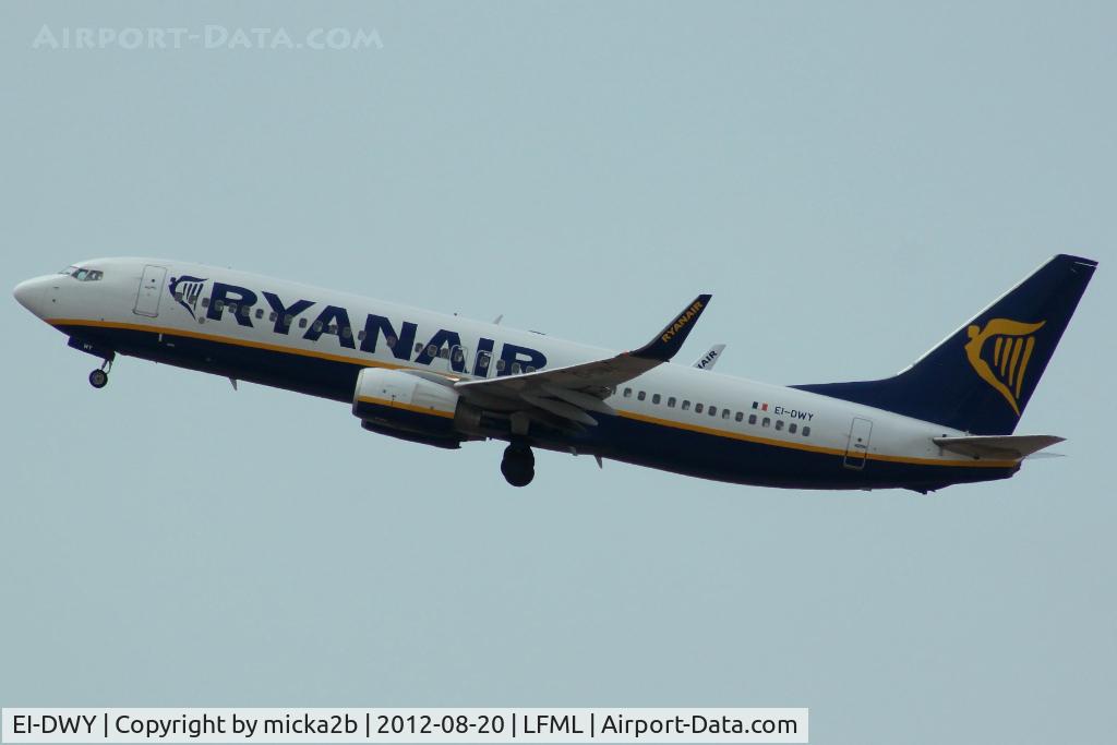 EI-DWY, 2008 Boeing 737-8AS C/N 33638, Take off