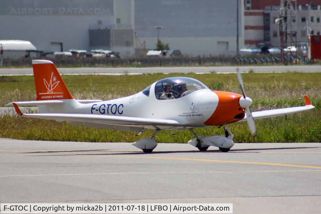 F-GTOC, Aquila A210 (AT01) C/N AT01-136, Taxiing