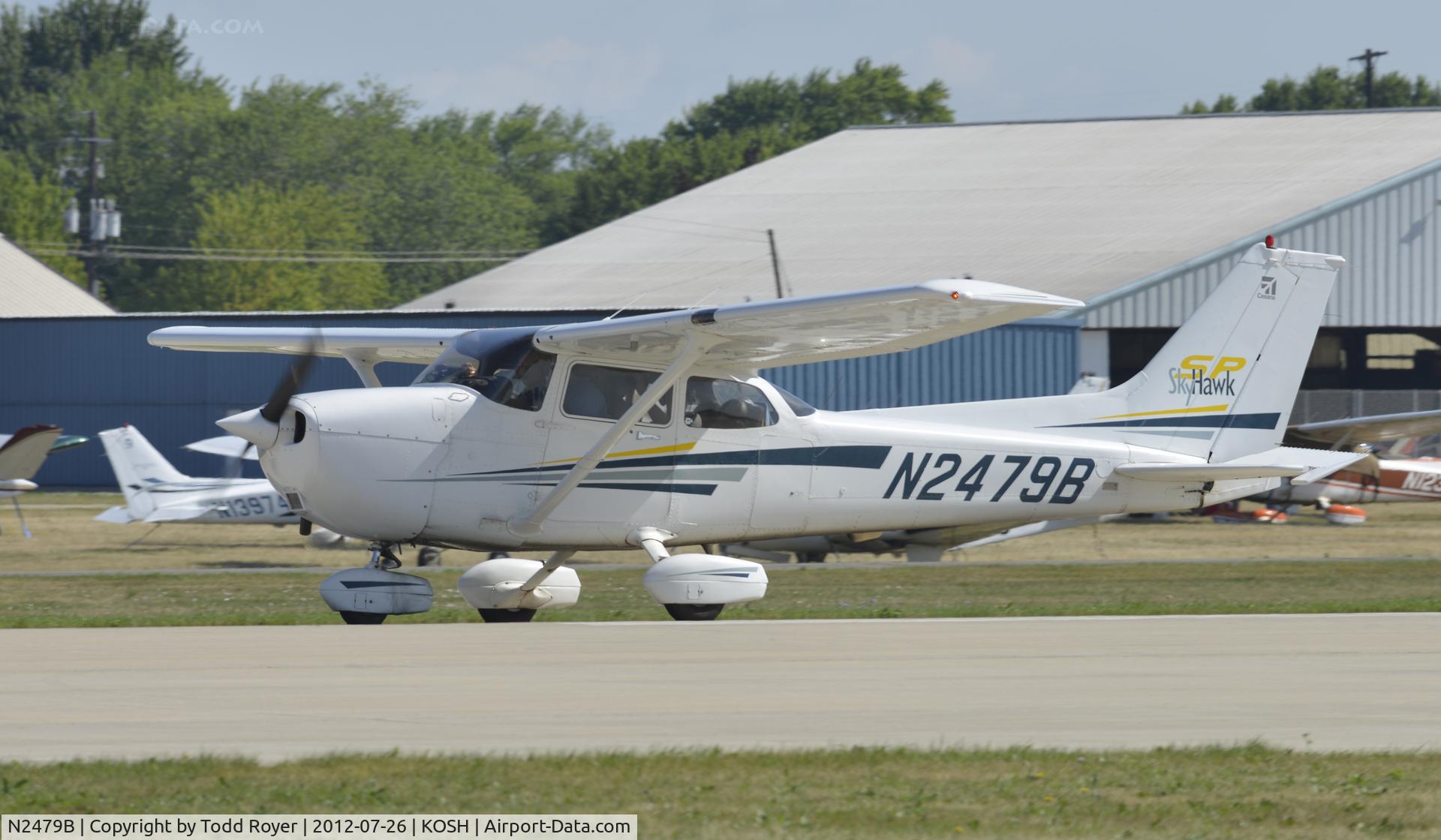 N2479B, 2001 Cessna 172S C/N 172S8806, Airventure 2012