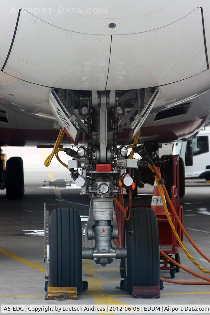 A6-EDG, 2009 Airbus A380-861 C/N 023, nose gear Airbus A380