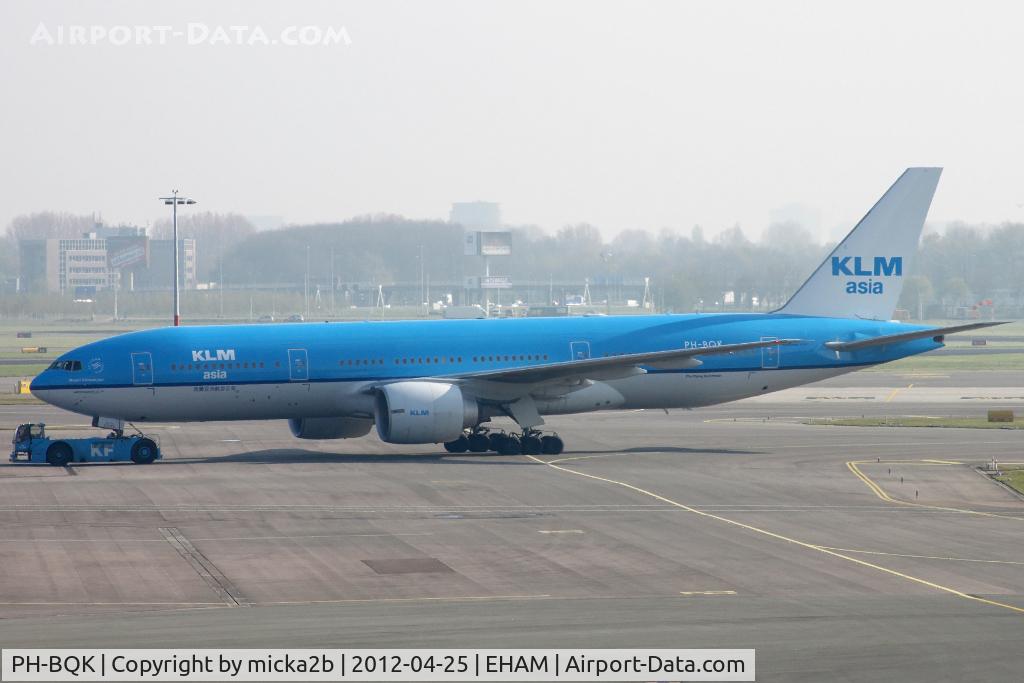 PH-BQK, 2005 Boeing 777-206/ER C/N 29399, Taxiing