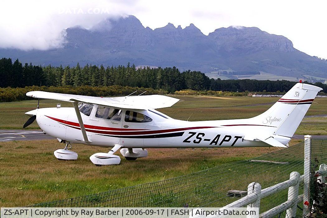 ZS-APT, Cessna 182S Skylane C/N 18280867, Cessna 182S Skylane [182-80867] Stellenbosch~ZS 17/09/2006