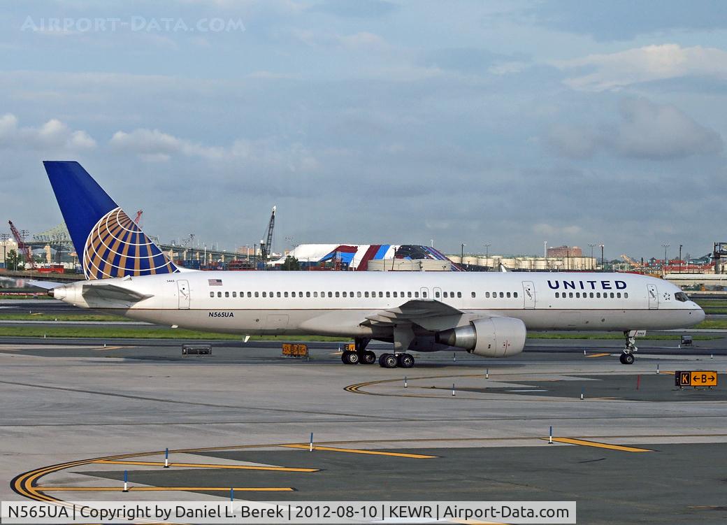 N565UA, 1992 Boeing 757-222 C/N 26669, A United Boeing 757 taxies at Newark International, Port Elizabeth providing a colorful backdrop.