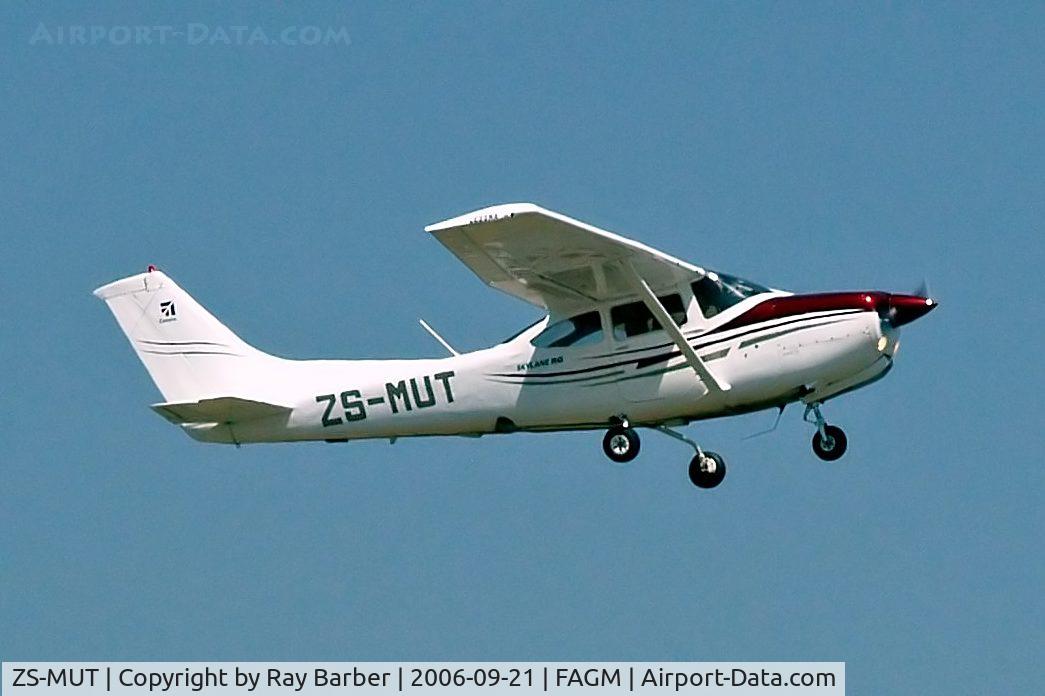 ZS-MUT, Cessna R182 Skylane RG C/N R18201092, Cessna R.182 Skylane RG [R182-01092] Rand~ZS 21/09/2006