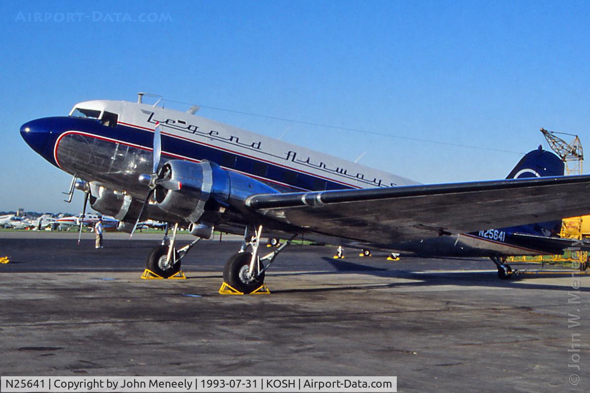 N25641, 1943 Douglas DC3C-S4C4G (C-47) C/N 9059, July 1993 - Airventure at Oshkosh