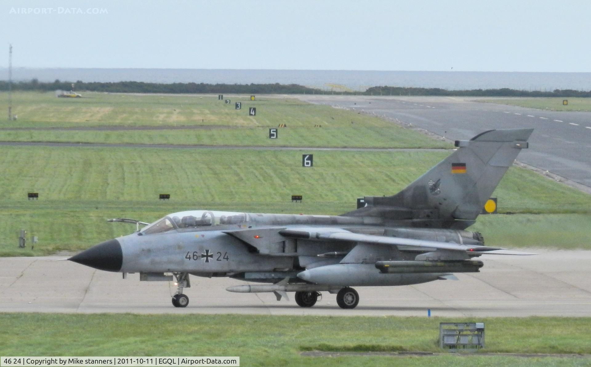 46 24, 1989 Panavia Tornado ECR C/N 818/GS257/4324, one of two jbg32 Tornado ECR's that were based at RAF Leuchars for a week as part of a large excercise