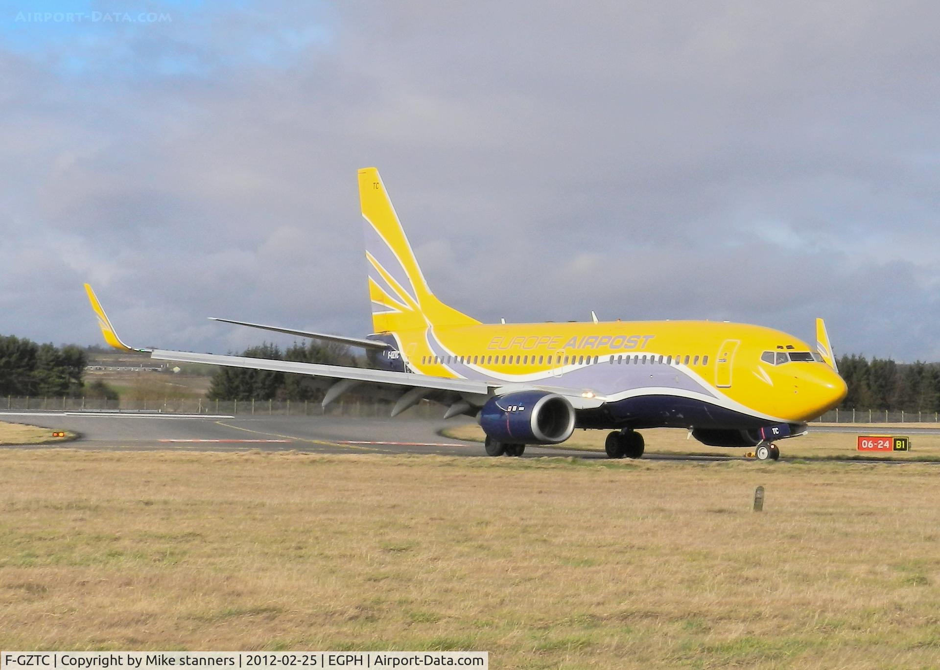 F-GZTC, 2002 Boeing 737-73V C/N 32414, europe airpost B737-700 Arrives at EDI On a rugby charter flight