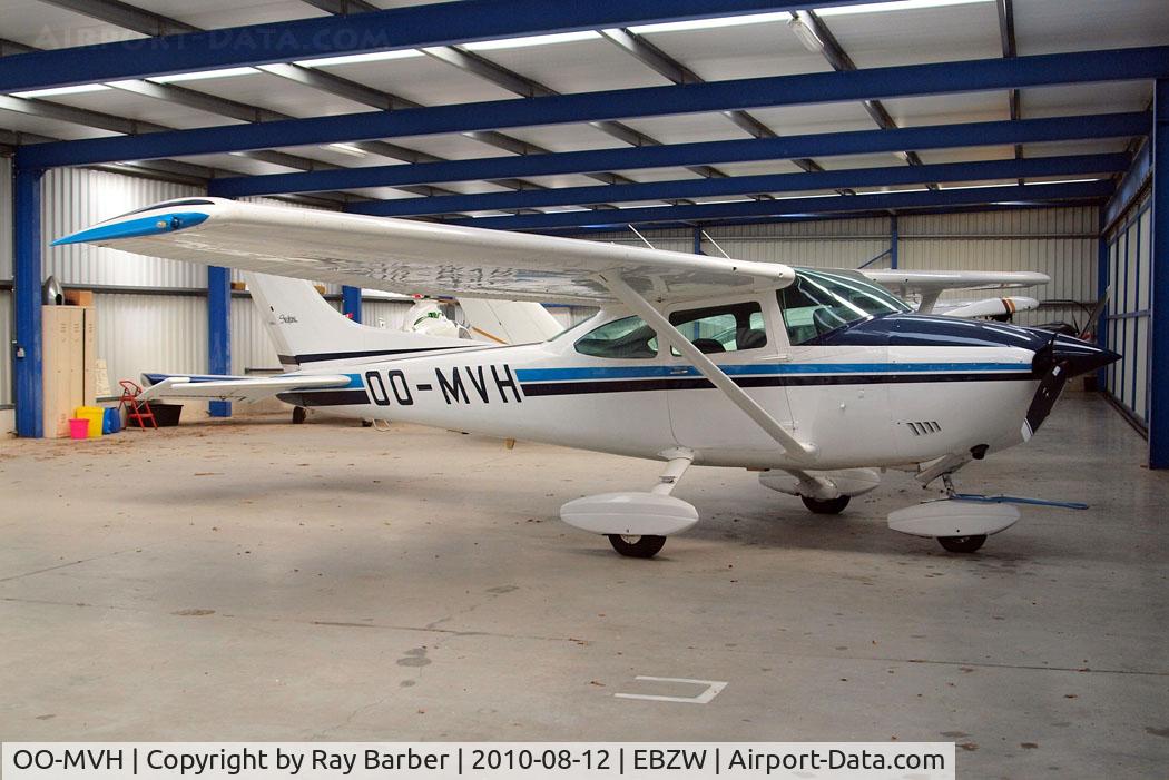 OO-MVH, 1974 Cessna 182P Skylane C/N 182-62473, Cessna 182P Skylane [182-62473] Zwartberg-Genk~OO 12/08/2010