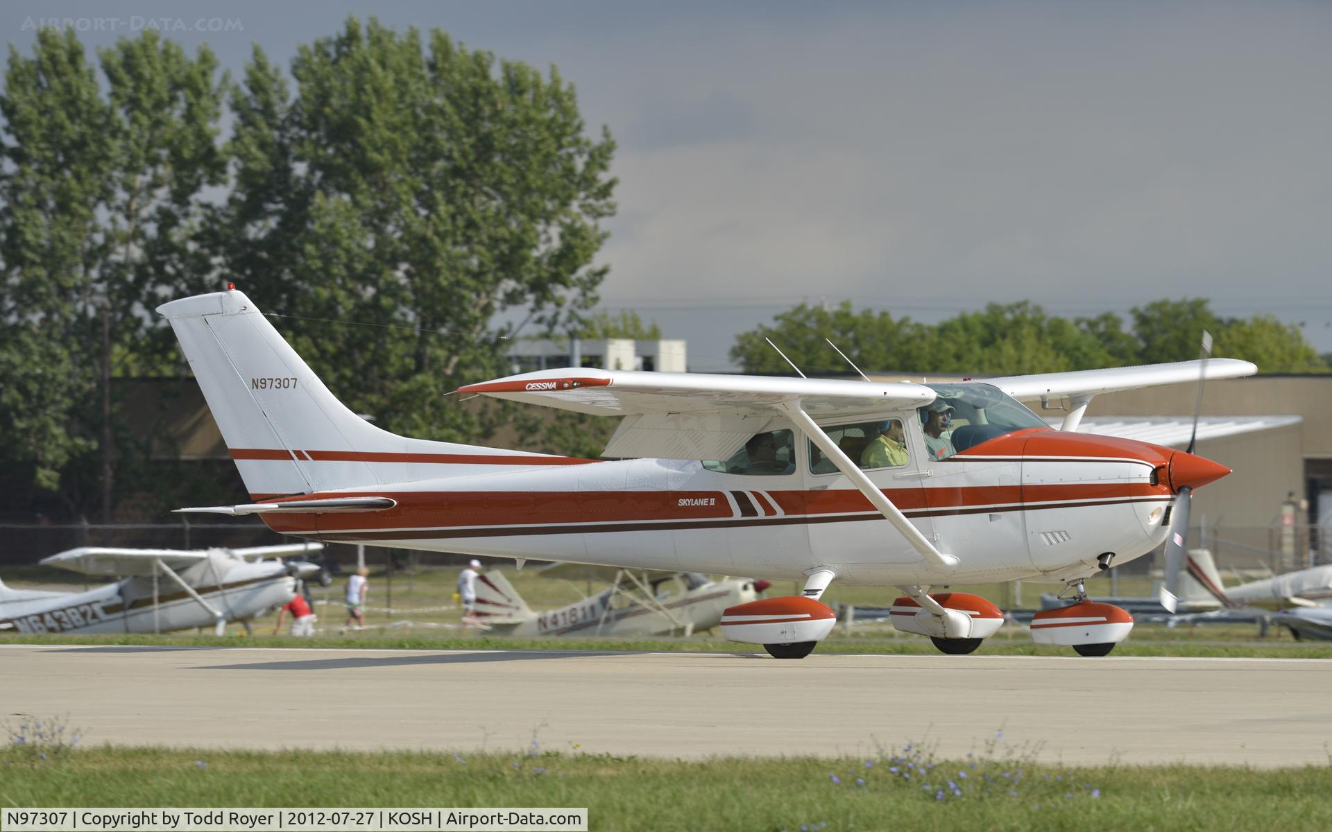 N97307, 1979 Cessna 182Q Skylane C/N 18267052, Airventure 2012