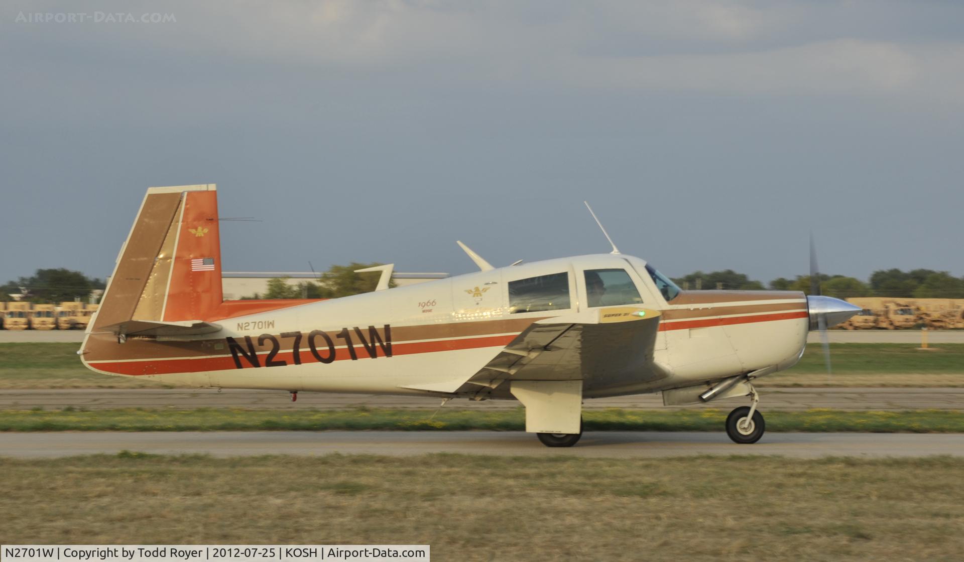 N2701W, 1966 Mooney M20E C/N 1016, Airventure 2012