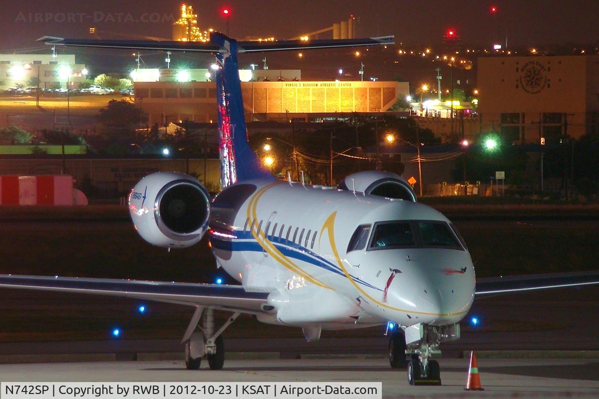N742SP, 2005 Embraer EMB-135BJ Legacy C/N 14500884, Parked