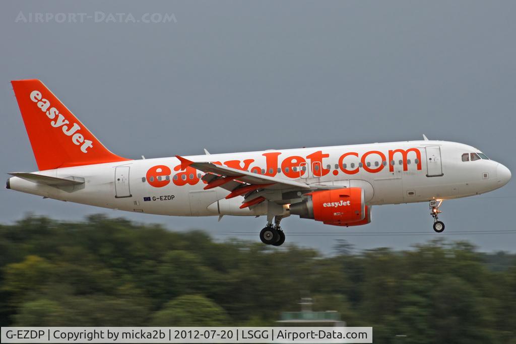 G-EZDP, 2008 Airbus A319-111 C/N 3675, Landing