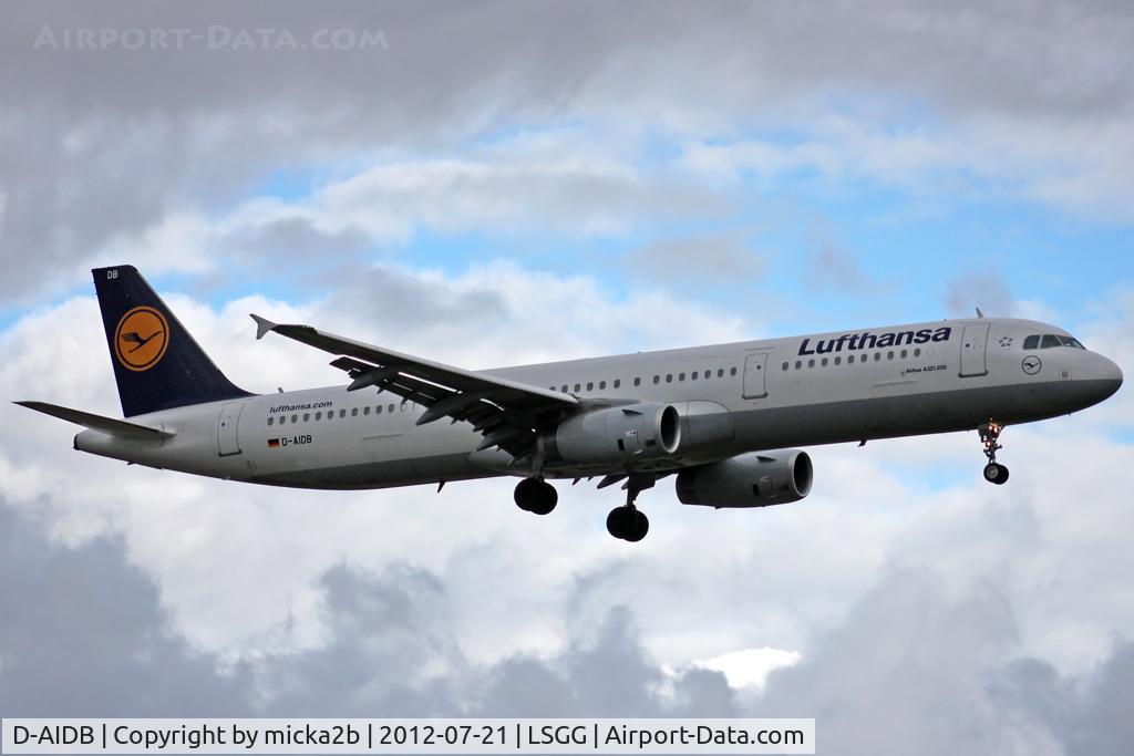 D-AIDB, 2010 Airbus A321-231 C/N 4545, Landing