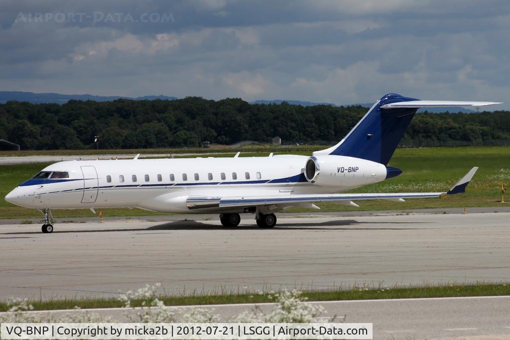 VQ-BNP, 2009 Bombardier BD-700-1A10 Global Express XRS C/N 9339, Taxiing