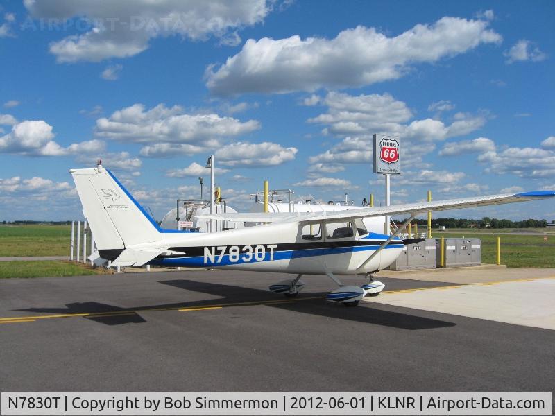 N7830T, 1960 Cessna 172A C/N 47430, At the pumps at Lone Rock, Wisconsin.