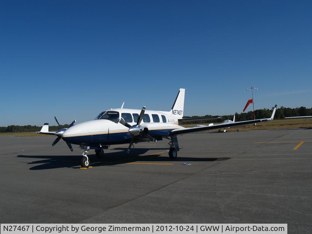 N27467, 1977 Piper PA-31-350 Chieftain C/N 31-7852016, Apron parking at Wayne Executive Jetport