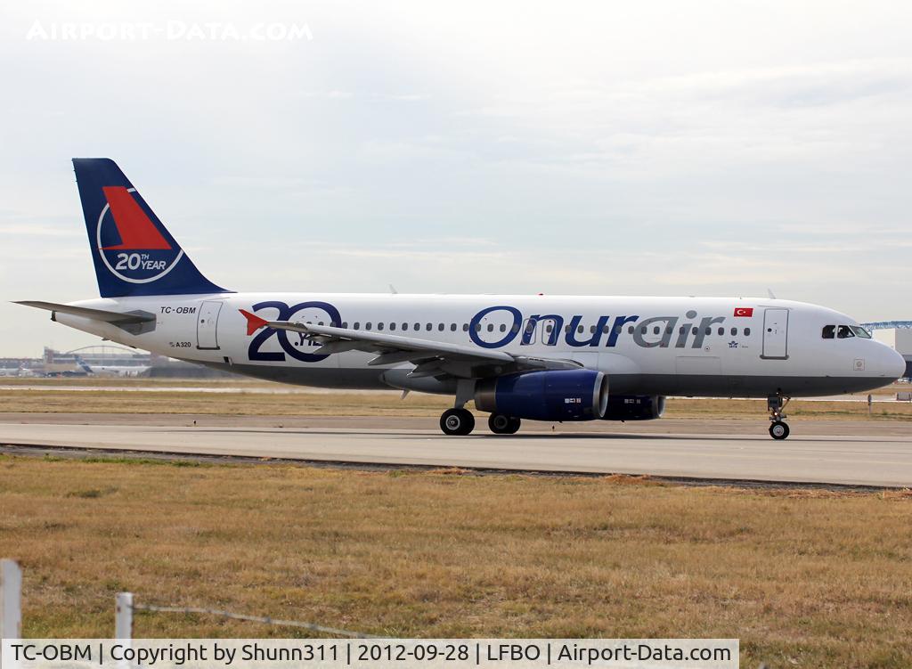 TC-OBM, 1997 Airbus A320-232 C/N 676, Lining up rwy 14L for departure with additional '20th anniversary' logo