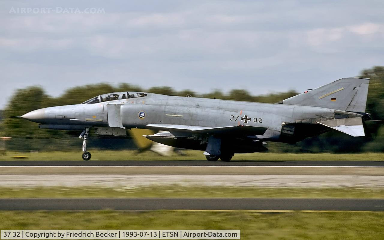 37 32, 1972 McDonnell Douglas F-4F Phantom II C/N 4427, decelerating after touchdown at Fliegerhorst Neuburg