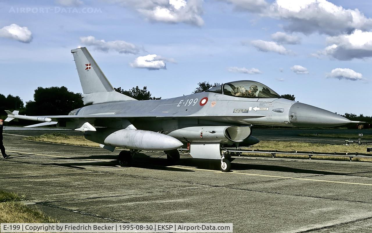 E-199, SABCA F-16AM Fighting Falcon C/N 6F-26, flightline at Skrydstrup AB