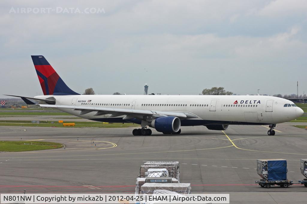 N801NW, 2003 Airbus A330-323 C/N 0524, Taxiing