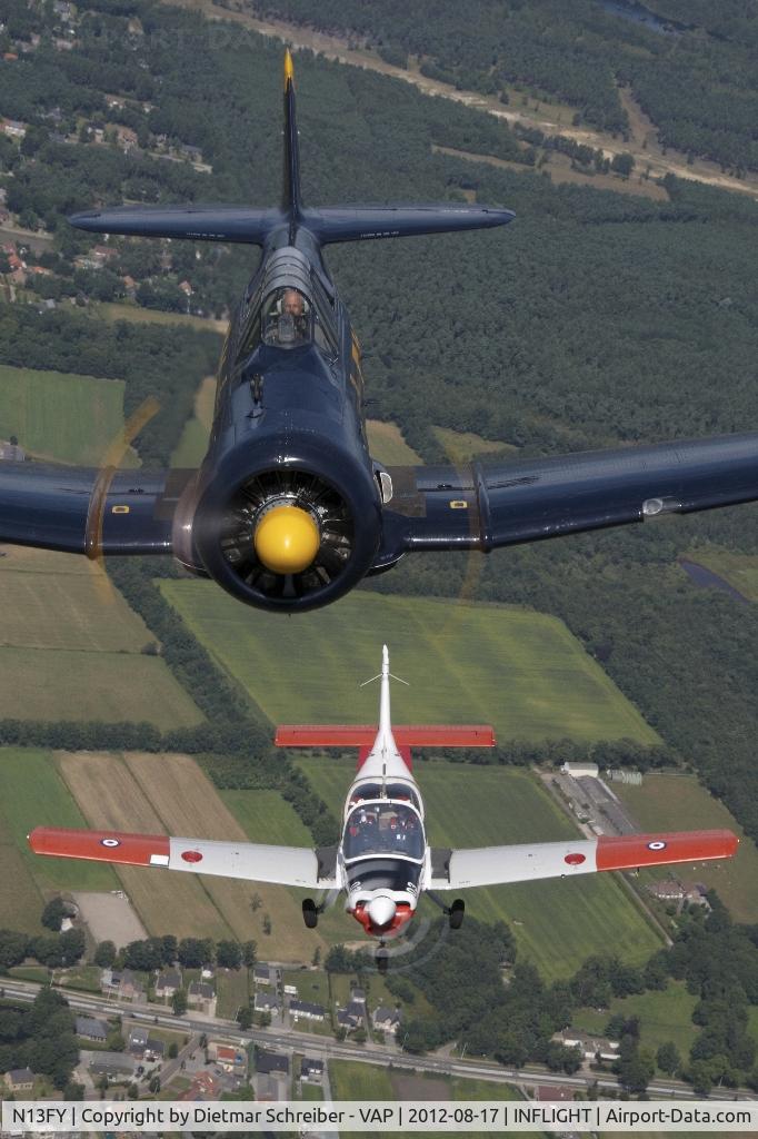 N13FY, 1942 North American AT-6A Texan C/N 78-6922, T6 inflight