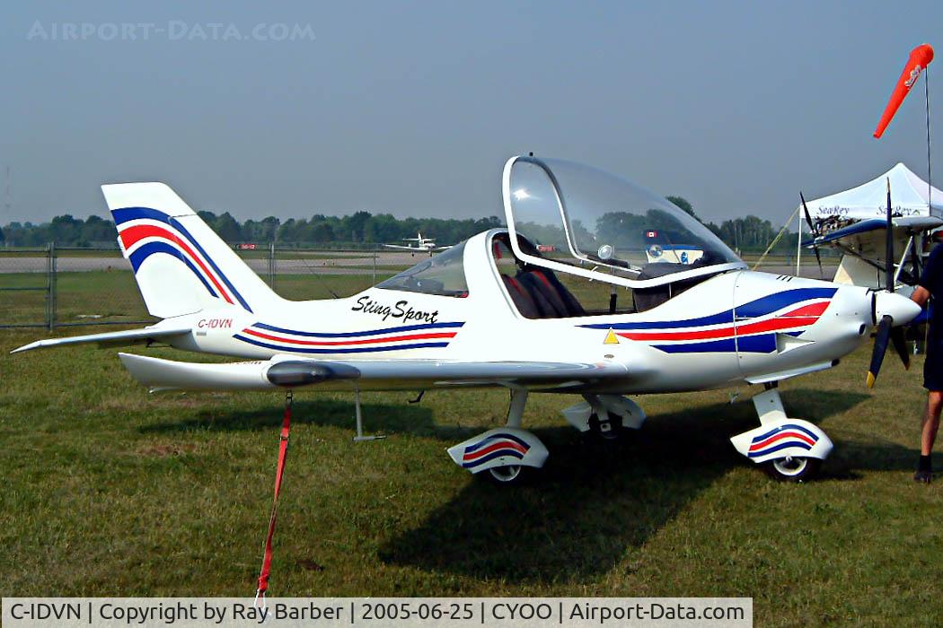 C-IDVN, 2004 TL Ultralight TL-2000 Sting Carbon C/N TLUSA111, TL Ultralight TL-2000 Sting Carbon [TLUSA111] Oshawa~C 25/06/2005