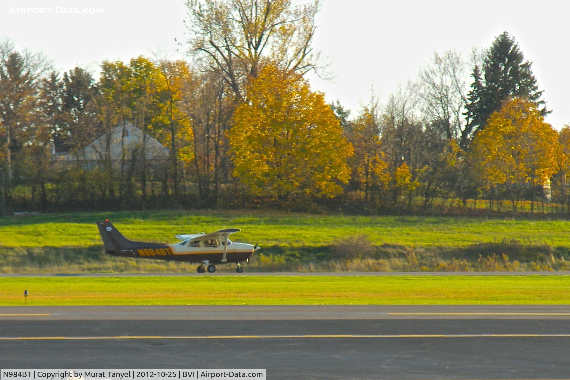 N984BT, 1998 Cessna 172R C/N 17280431, Landing @ Beaver County Airport