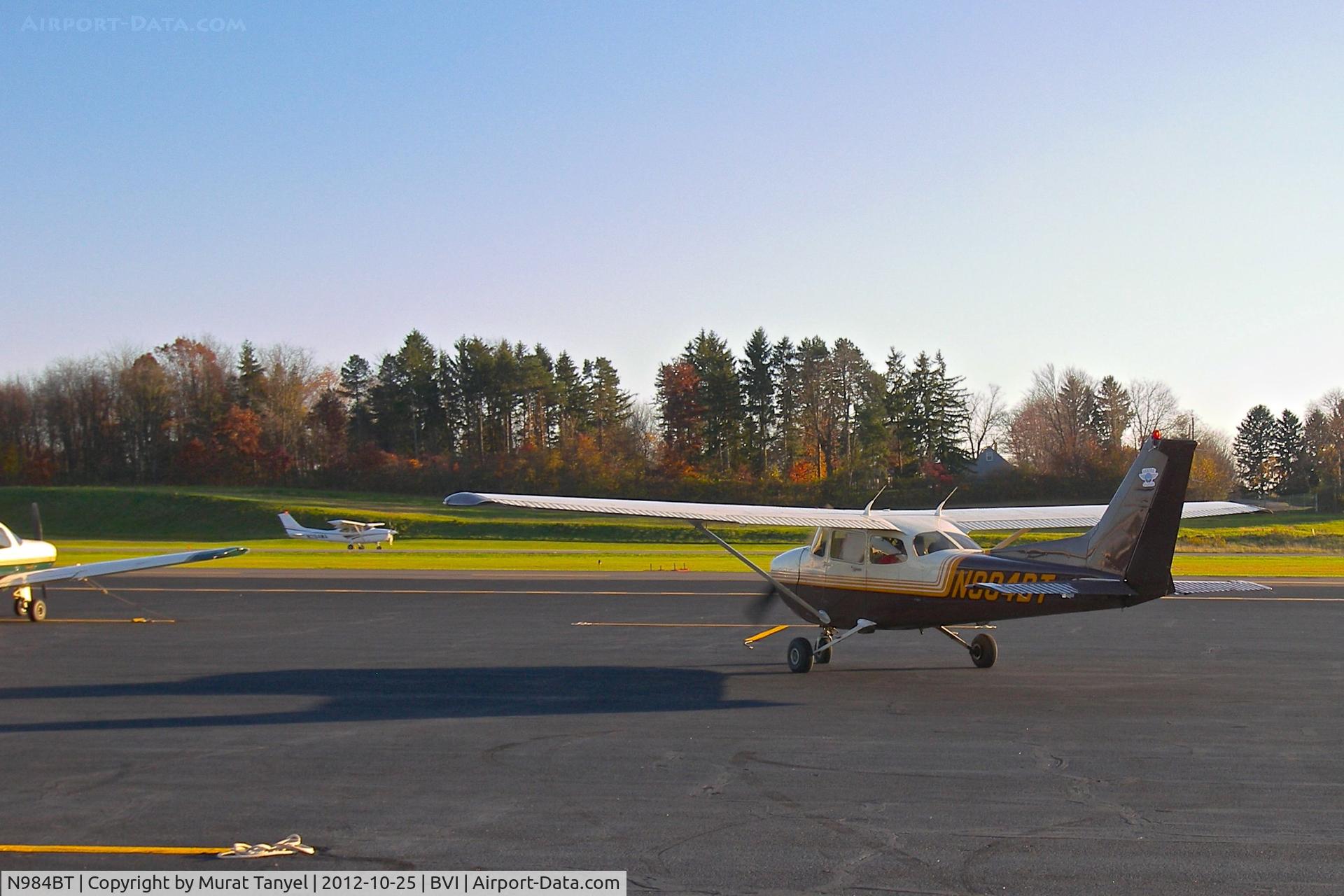 N984BT, 1998 Cessna 172R C/N 17280431, Taxiing to place @ Beaver County Airport