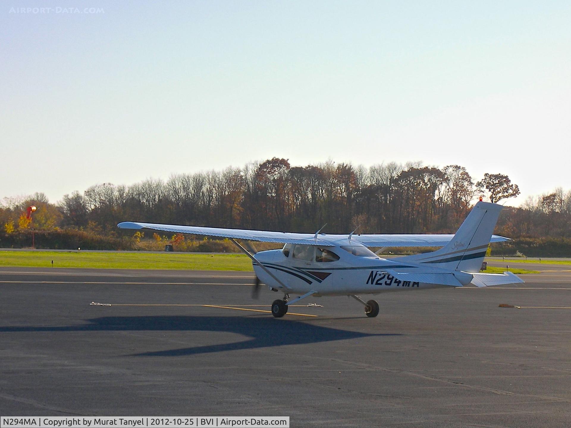N294MA, 1998 Cessna 182S Skylane C/N 18280263, Preparing to take off