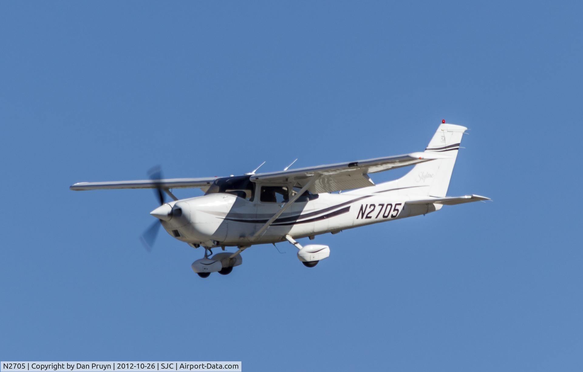 N2705, 2000 Cessna 182S Skylane C/N 182-80813, Cessna Skylane Tail Number N2705 on approach to San Jose