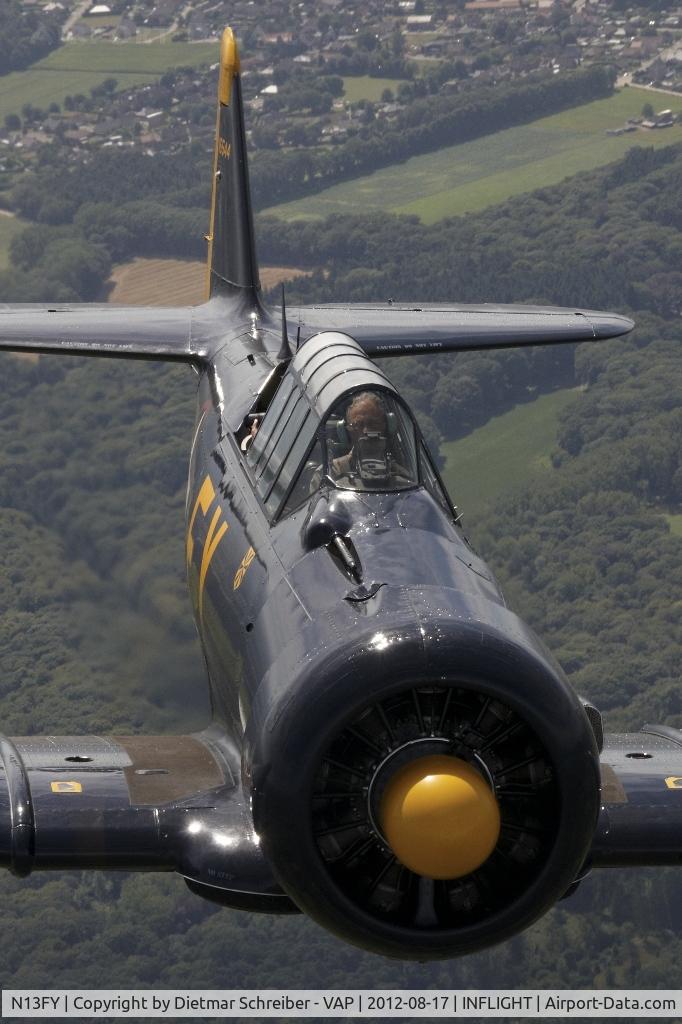 N13FY, 1942 North American AT-6A Texan C/N 78-6922, T6 inflight