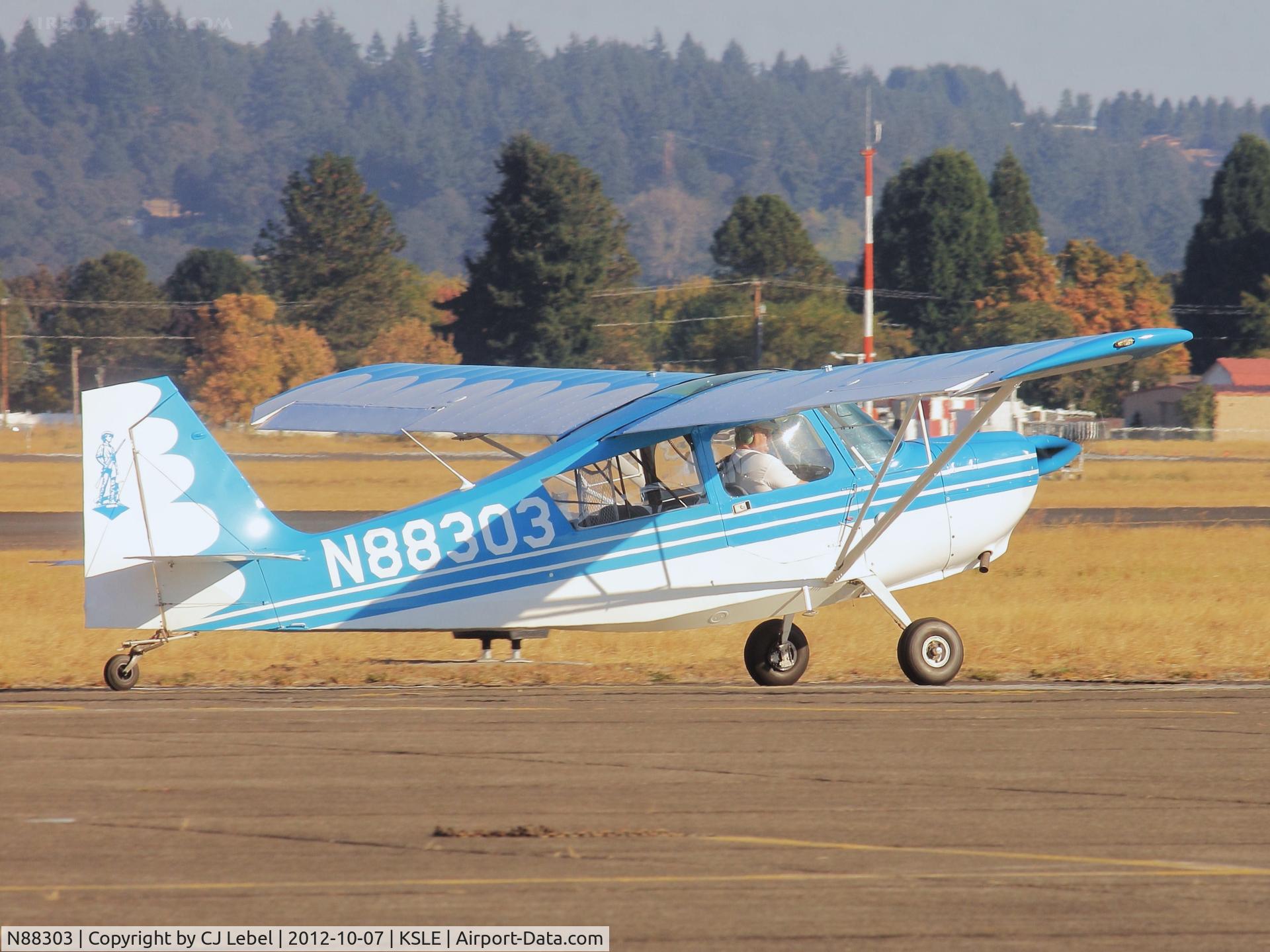 N88303, 1974 Bellanca 7KCAB Citabria C/N 481-74, Bellanca taxiing prior to departure