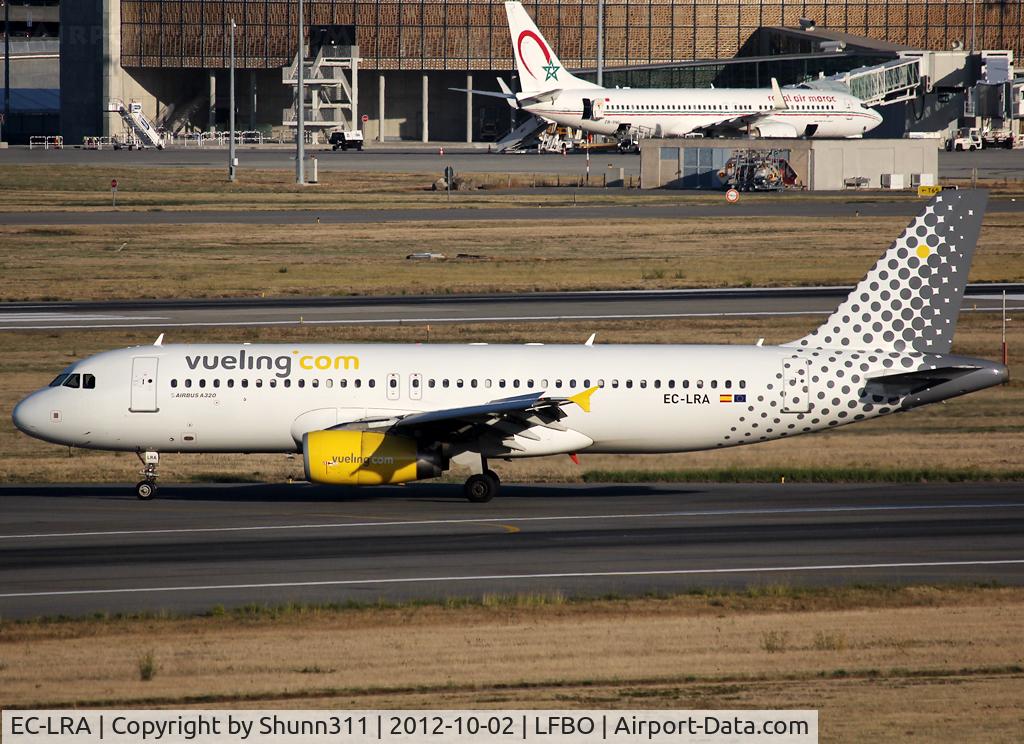 EC-LRA, 2005 Airbus A320-232 C/N 2479, Taxiing to the Terminal...