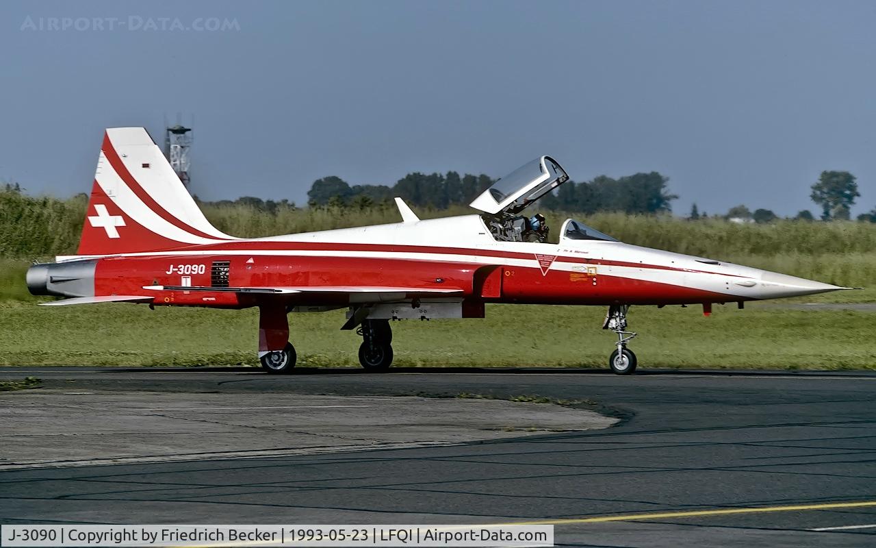 J-3090, 1981 Northrop F-5E Tiger II C/N L.1090, returning to the flightline
