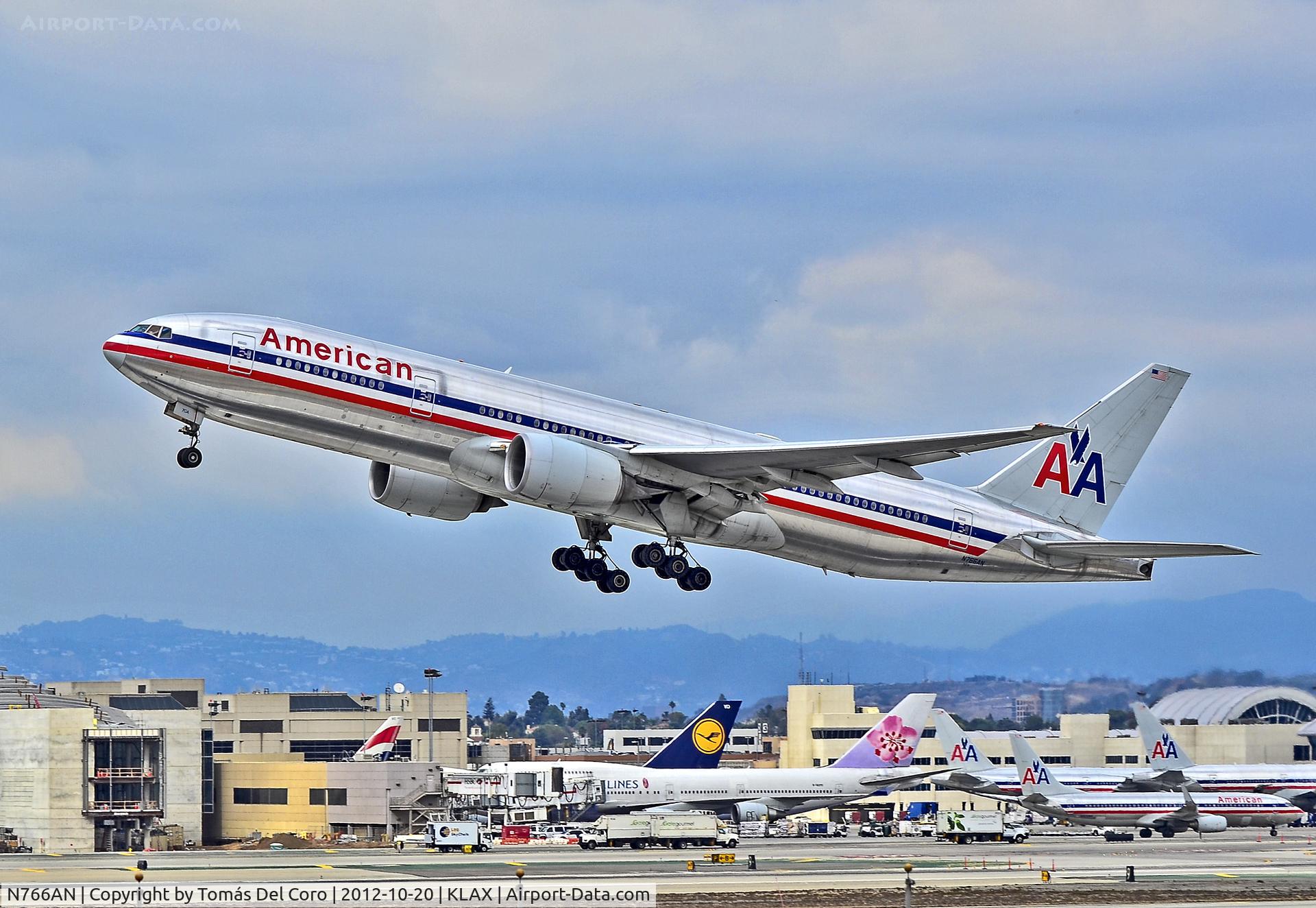 N766AN, 2003 Boeing 777-223/ER C/N 32880, N766AN American Airlines Boeing 777-223/ER / 7CA (cn 32880/445)

Los Angeles - International (LAX / KLAX)
USA - California, October 20, 2012
TDelCoro