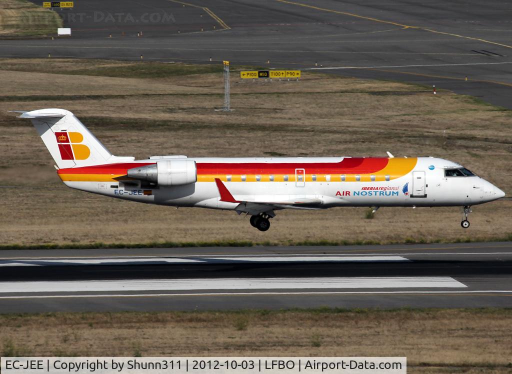 EC-JEE, 2005 Bombardier CRJ-200ER (CL-600-2B19) C/N 7989, Landing rwy 14R
