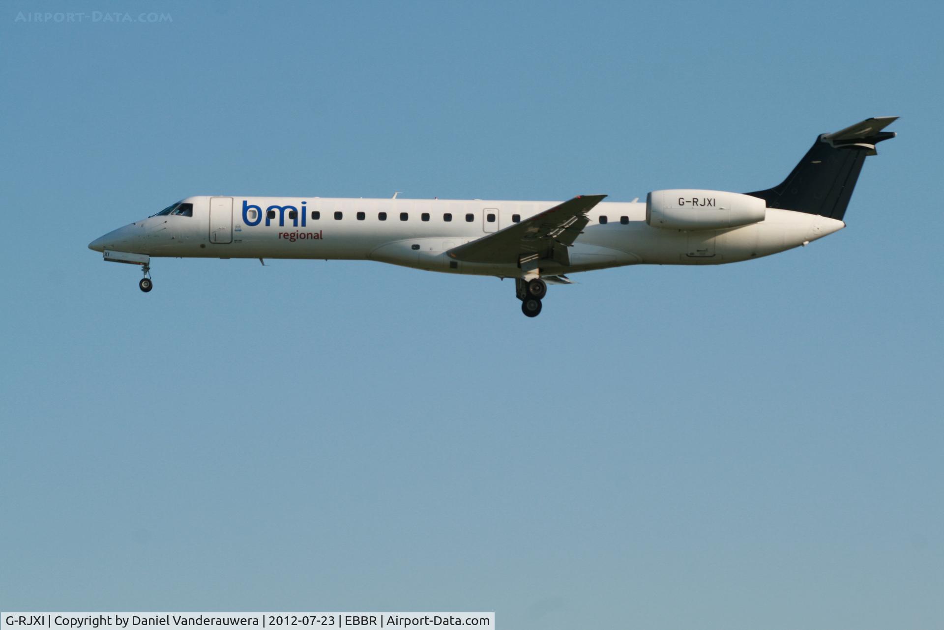 G-RJXI, 2001 Embraer EMB-145EP (ERJ-145EP) C/N 145454, Arrival of flight SN2060 to RWY 25L
