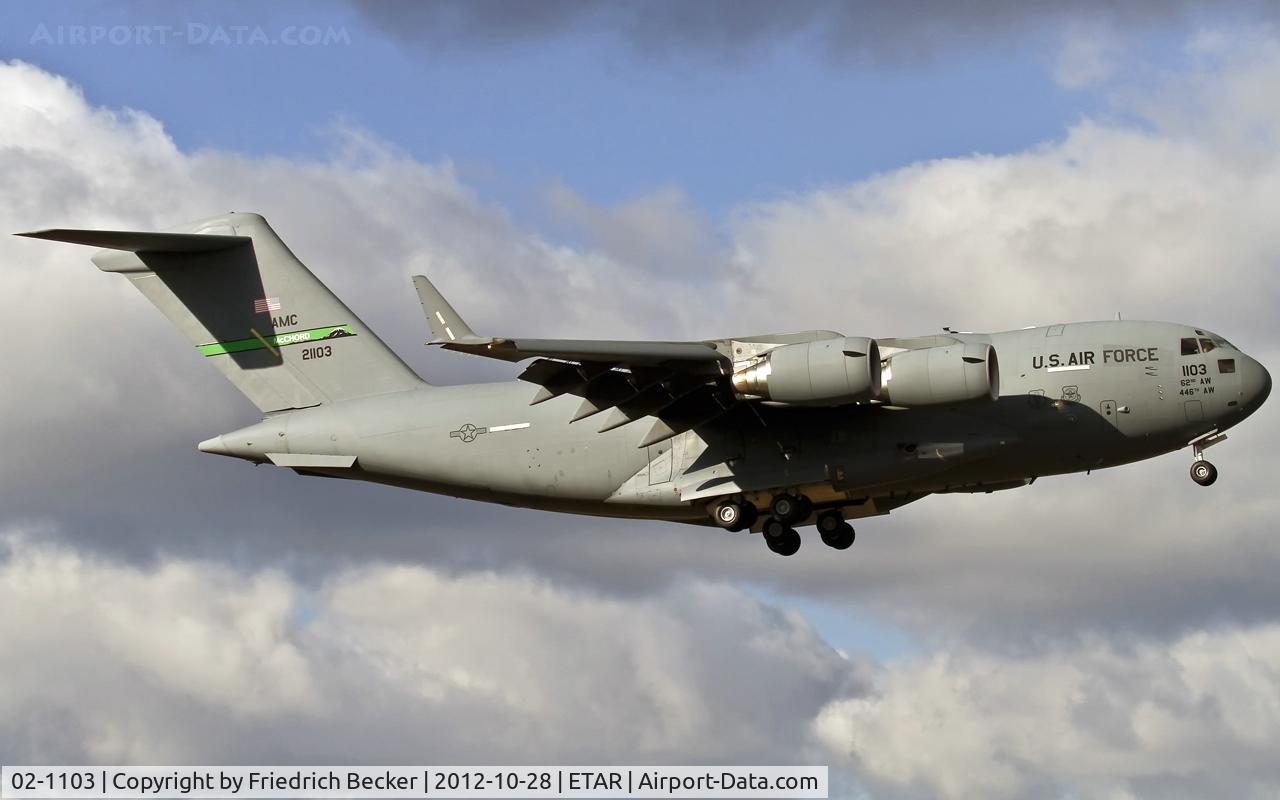 02-1103, 2002 Boeing C-17A Globemaster III C/N P-103, on final RW08