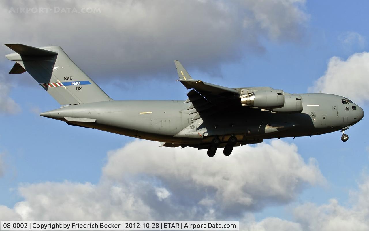 08-0002, 2009 Boeing C-17A Globemaster III C/N F-210, on final RW08