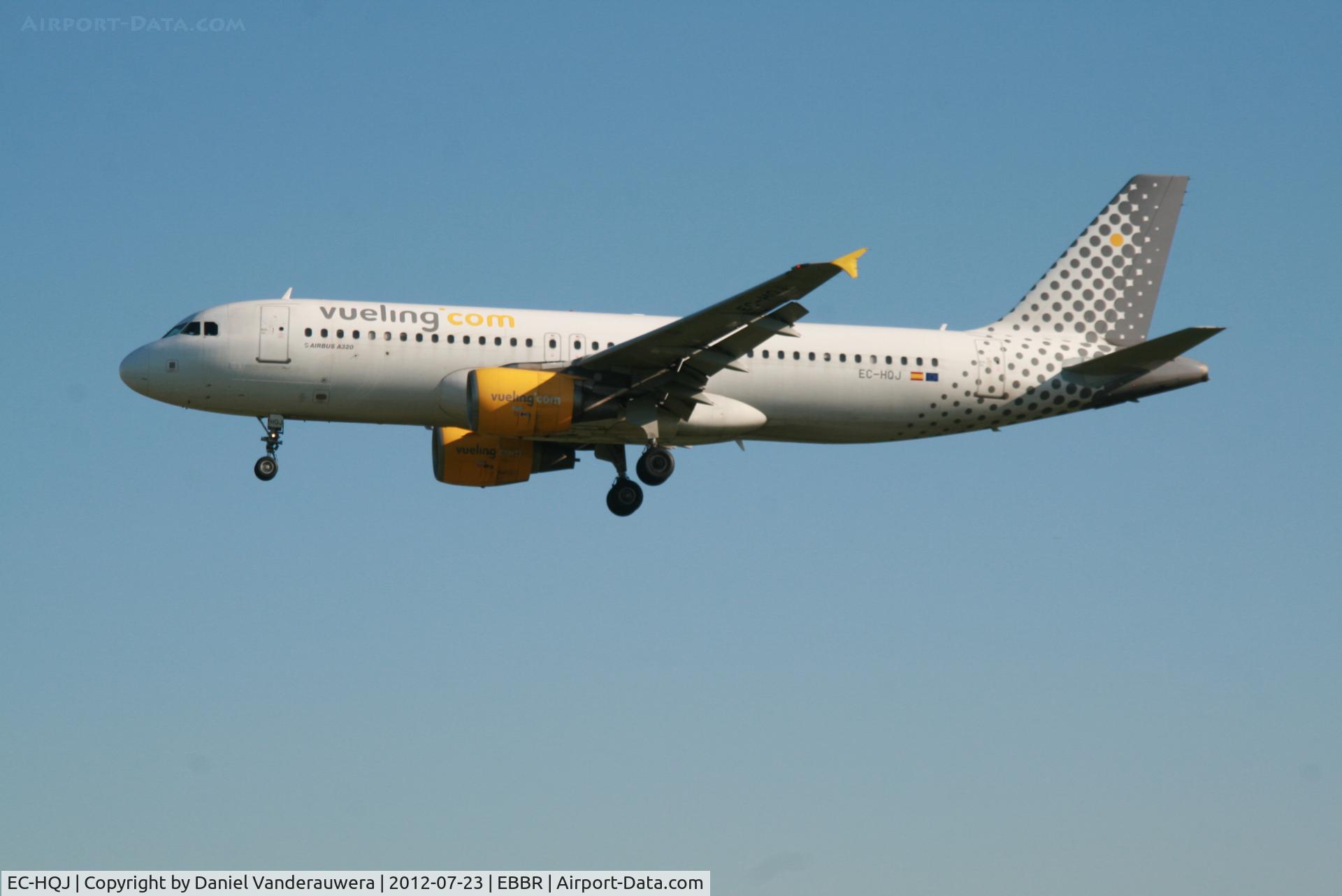 EC-HQJ, 2001 Airbus A320-214 C/N 1430, Arrival of flight VY8988 to RWY 25L