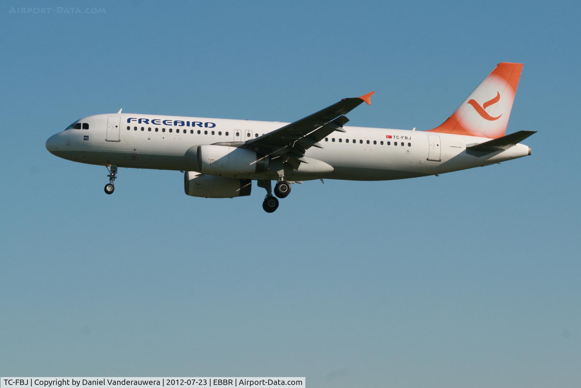 TC-FBJ, 1996 Airbus A320-232 C/N 580, Arrival of flight FHY1573 to RWY 25L