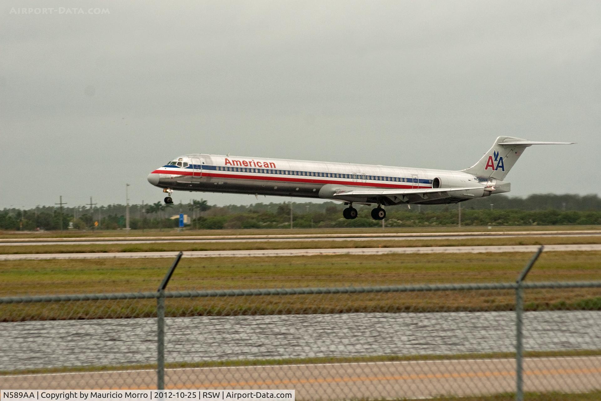 N589AA, 1991 McDonnell Douglas MD-83 (DC-9-83) C/N 53252, Landing RWY 6